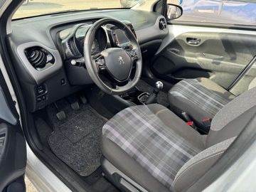 Car image 11