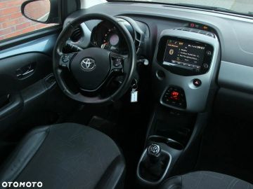 Car image 25