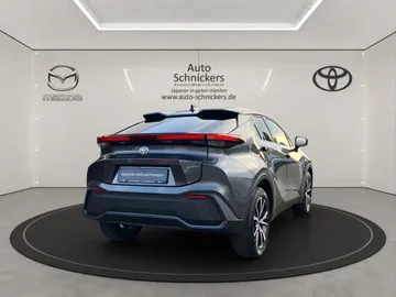 Car image 4