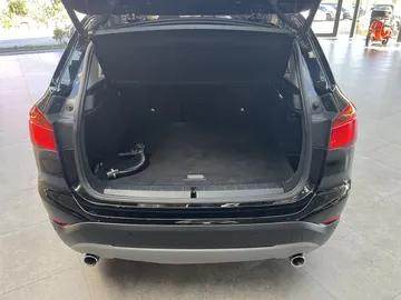 Car image 27