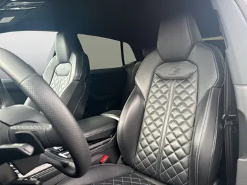 Car image 32