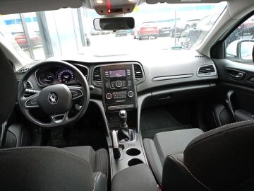 Car image 19