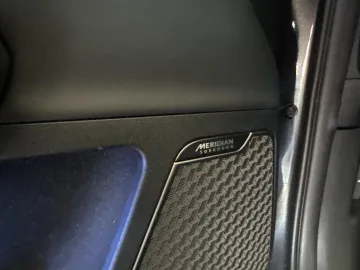 Car image 32
