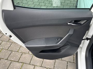 Car image 32