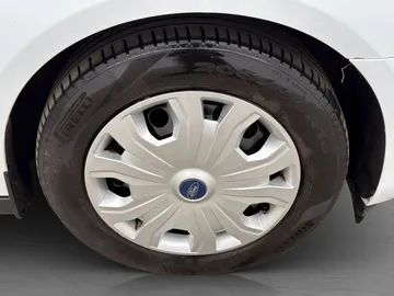 Car image 33