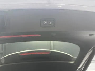 Car image 34