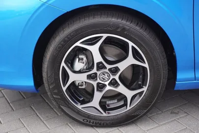 Car image 32
