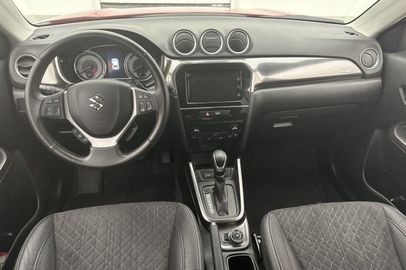 Car image 12