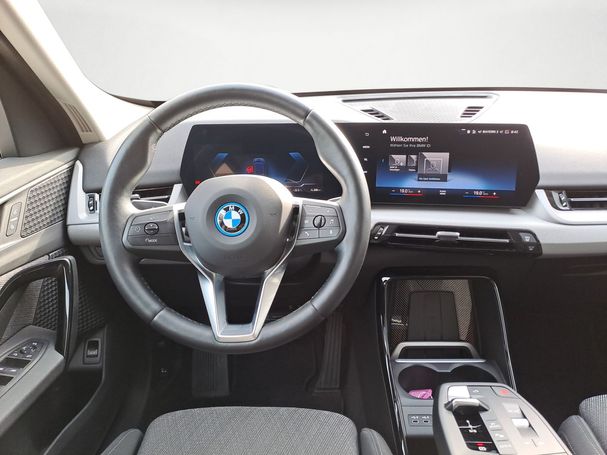 BMW iX1 xDrive30 230 kW image number 12