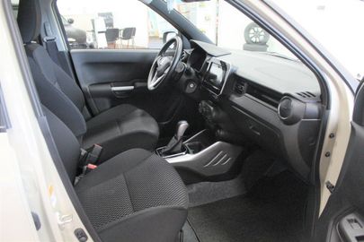 Car image 10