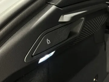Car image 48