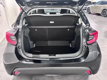 Car image 15