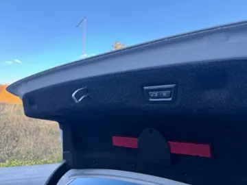Car image 32