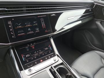 Car image 34