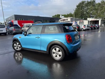 Car image 34