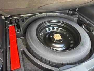 Car image 37