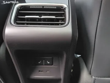 Car image 44