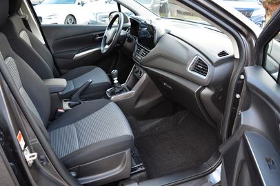 Car image 11