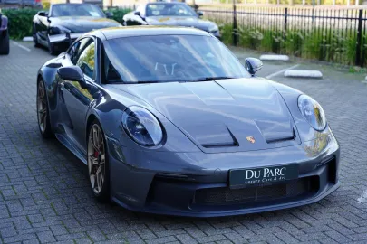 Car image 25