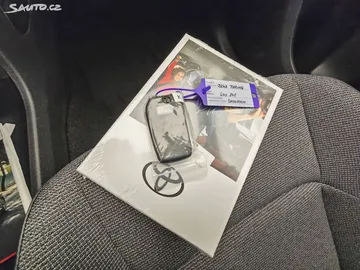 Car image 43