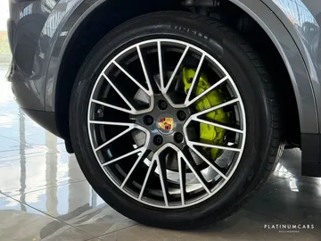Car image 25