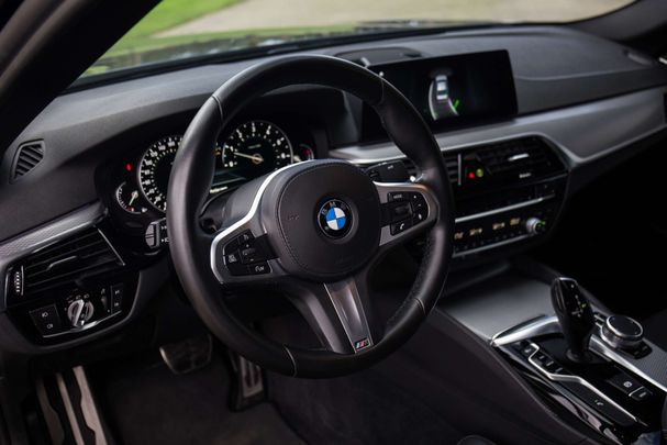 BMW 520i 135 kW image number 12