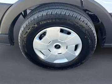 Car image 27