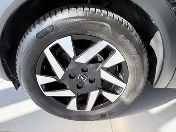 Car image 24