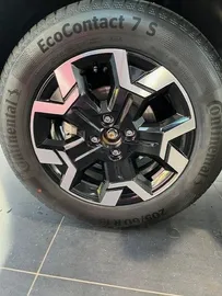Car image 30