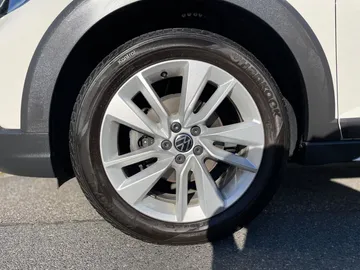 Car image 38