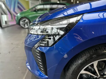 Car image 5