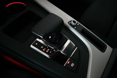 Car image 24