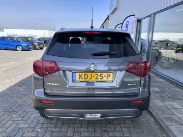 Car image 3
