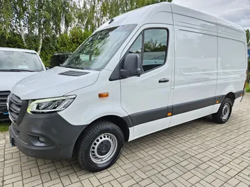 Car image 34