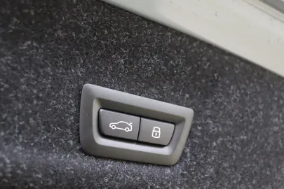 Car image 43