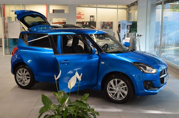 Suzuki Swift 1.2 Dualjet Hybrid Comfort CVT 61 kW image number 4