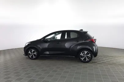 Car image 3