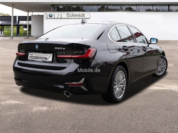 BMW 330e Luxury Line 215 kW image number 2