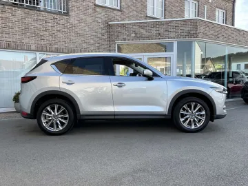 Car image 4