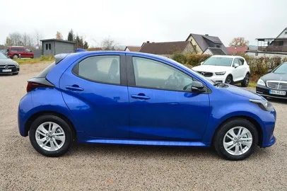 Car image 4
