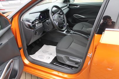 Car image 10