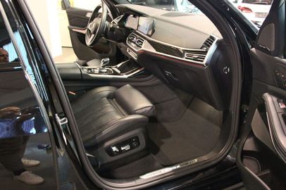 Car image 33