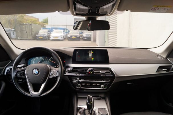 BMW 520i Touring 135 kW image number 9