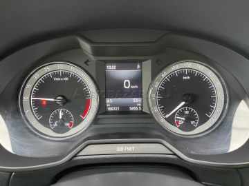 Car image 30