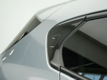 Car image 32