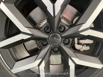 Car image 27