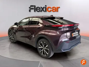 Car image 4