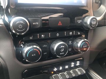 Car image 36