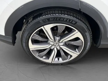 Car image 38