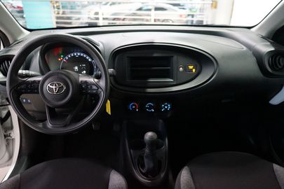 Car image 12